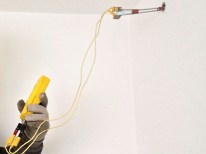 Kontaktní odporové měření vlhkosti  ve stavebním materiálu