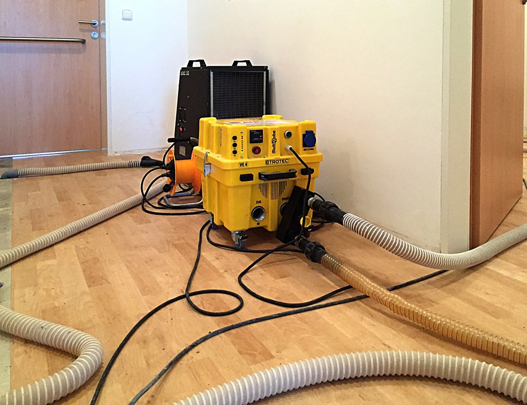 Vysoušení podlah s PVC&nbsp;krytinou